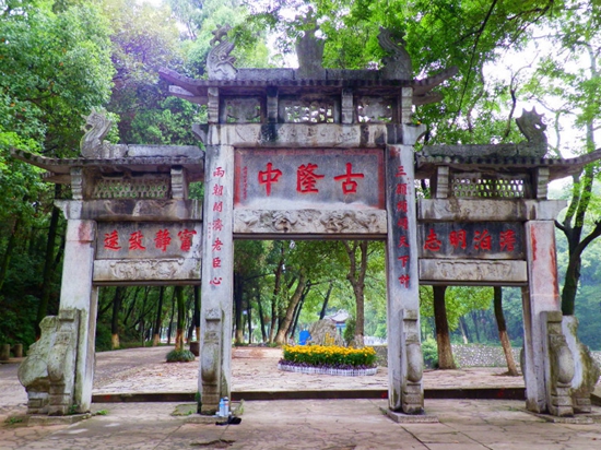 襄陽(yáng)古隆中1.jpg