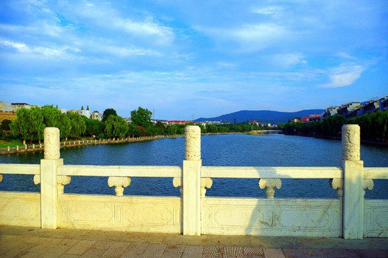 襄陽(yáng)南湖.jpg